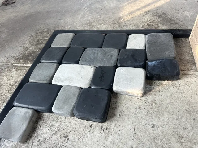 کوبیک بتنی در محوطه‌سازی؛ راهنمای انتخاب، چیدمان و محاسبه سفارش