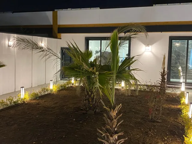 نمونه اجرای دیوارپوش بازالت ۱۰۰×۴۰ (E12)